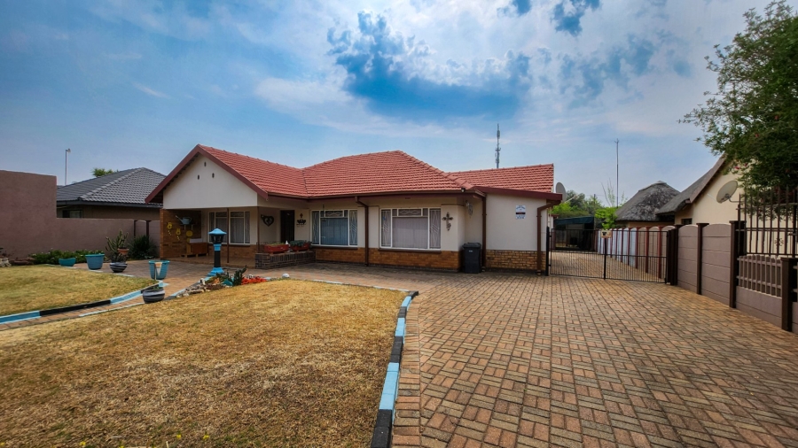 3 Bedroom Property for Sale in Stilfontein Ext 4 North West
